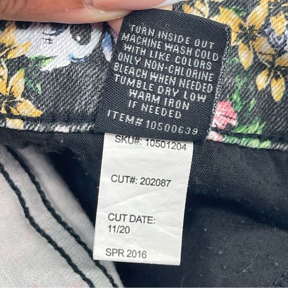 Disney Lilo & Stitch Colorful Tropical Floral Cutoff Denim Shorts Size 7 - Picture 11 of 13